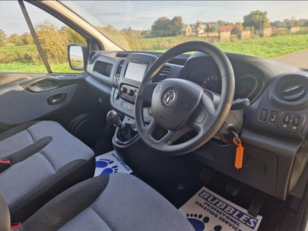 VAUXHALL VIVARO