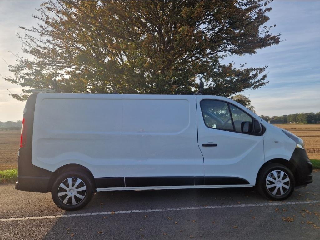 VAUXHALL VIVARO