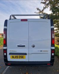 VAUXHALL VIVARO
