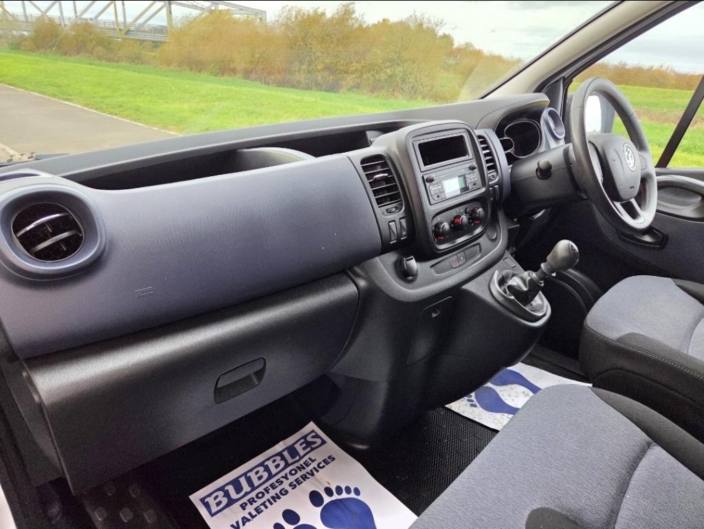 VAUXHALL VIVARO