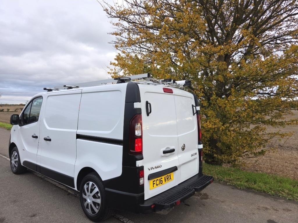 VAUXHALL VIVARO