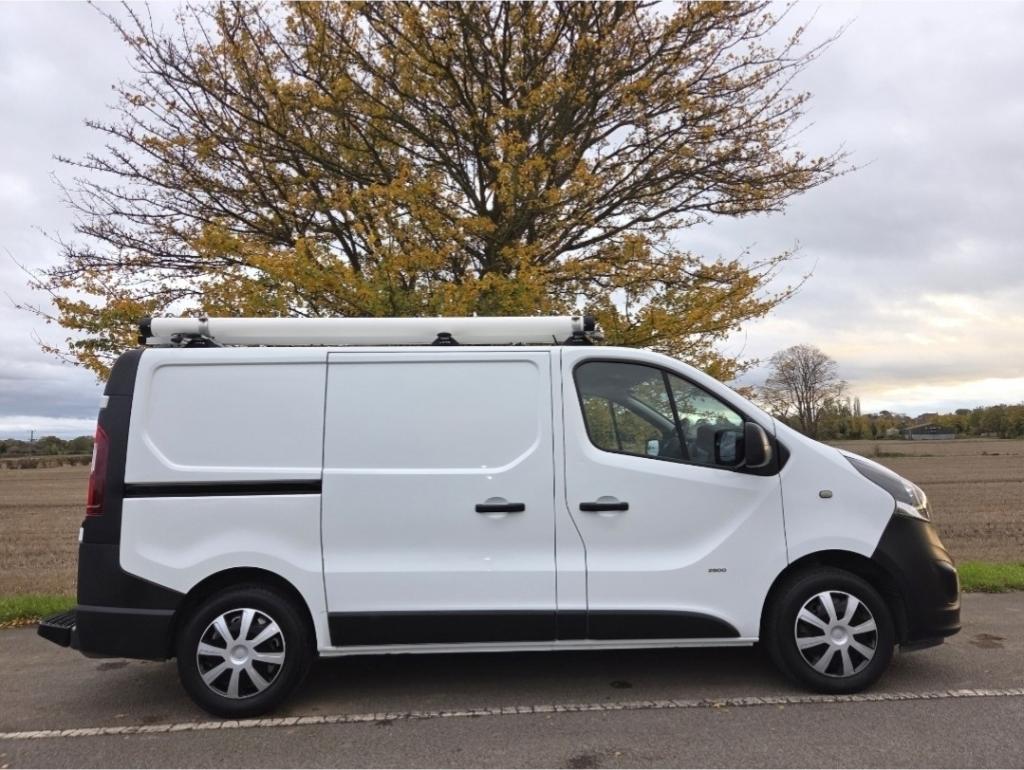 VAUXHALL VIVARO