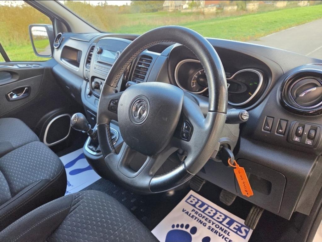 VAUXHALL VIVARO