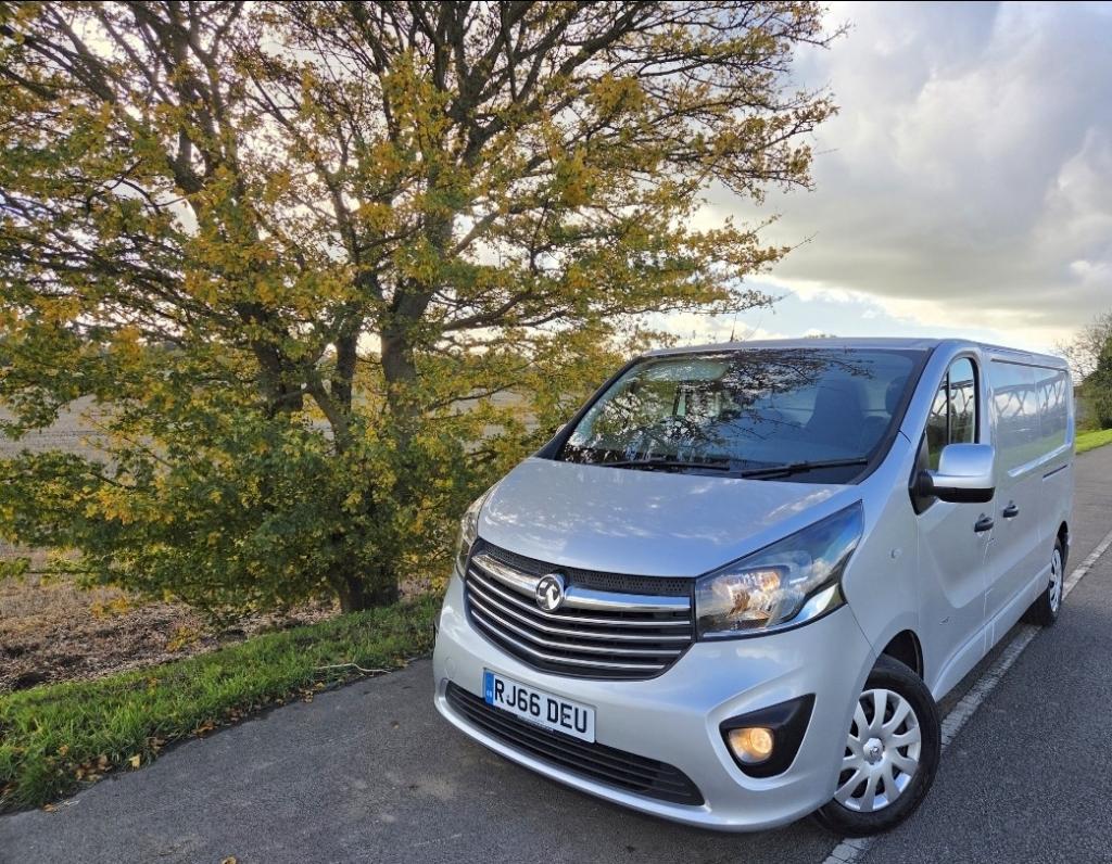 VAUXHALL VIVARO