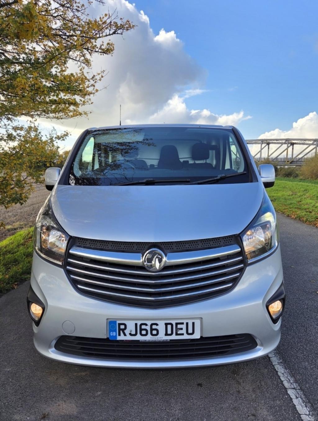 VAUXHALL VIVARO