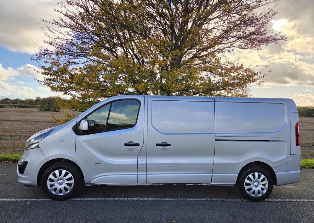 VAUXHALL VIVARO