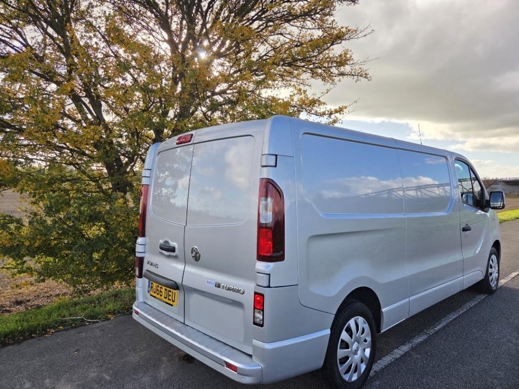 VAUXHALL VIVARO