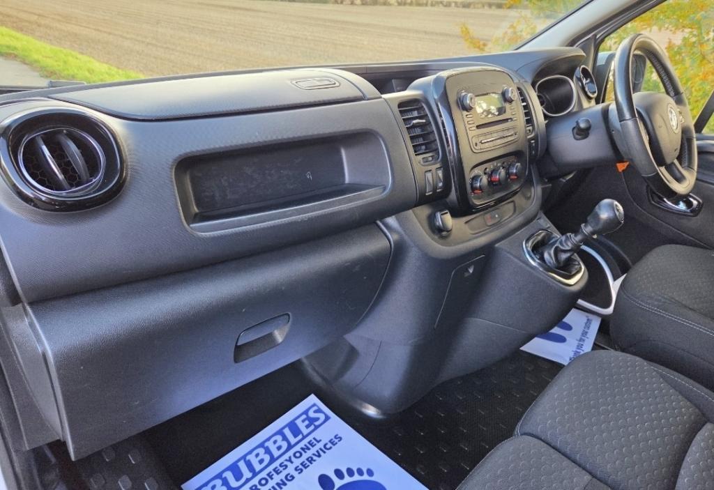 VAUXHALL VIVARO