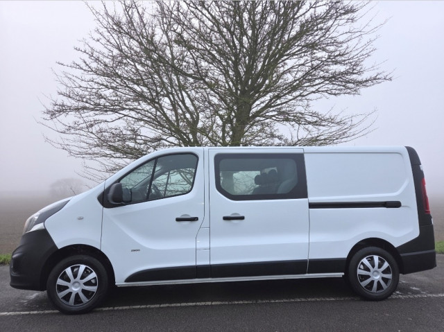 VAUXHALL VIVARO