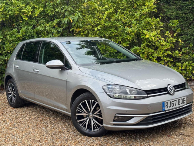 VOLKSWAGEN GOLF 1.6 TDI BlueMotion Tech SE Nav Euro 6 (s/s) 5dr