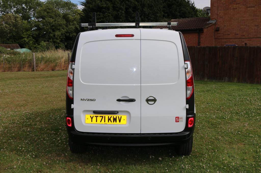 NISSAN NV250