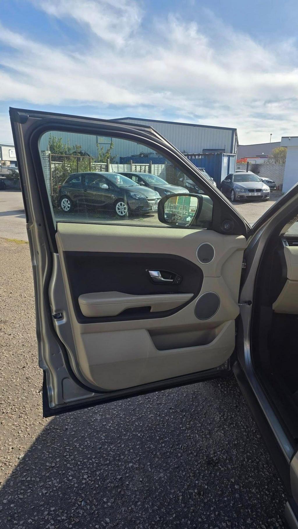 LAND ROVER RANGE ROVER EVOQUE