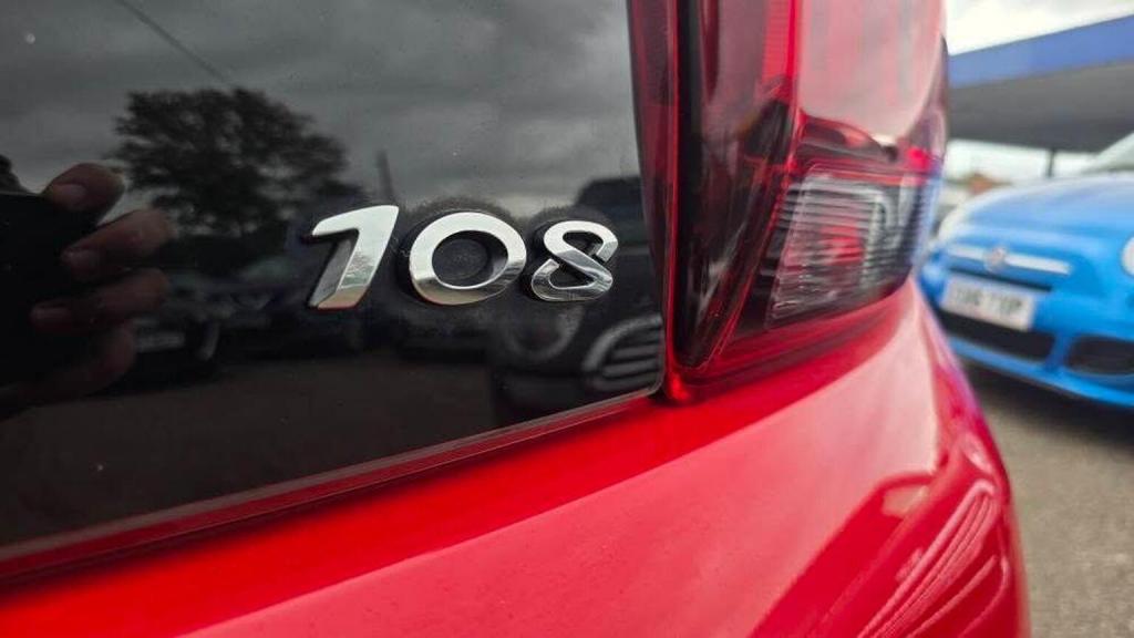 PEUGEOT 108