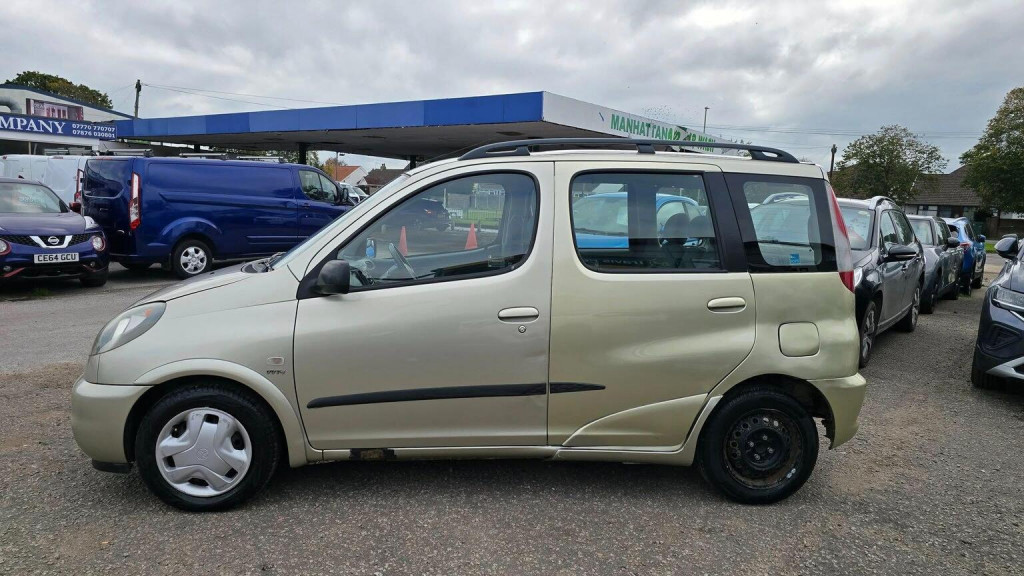 TOYOTA YARIS VERSO