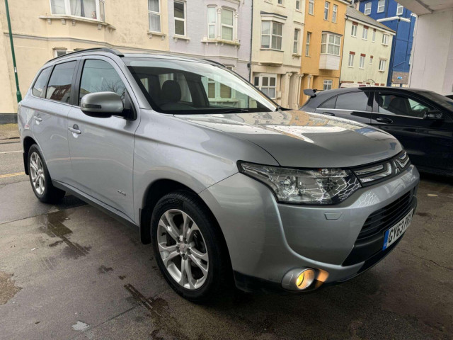 MITSUBISHI OUTLANDER