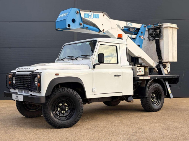 LAND ROVER DEFENDER 110