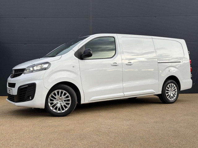 VAUXHALL VIVARO