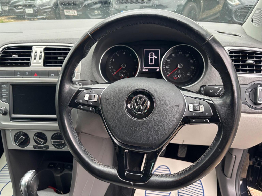 VOLKSWAGEN POLO