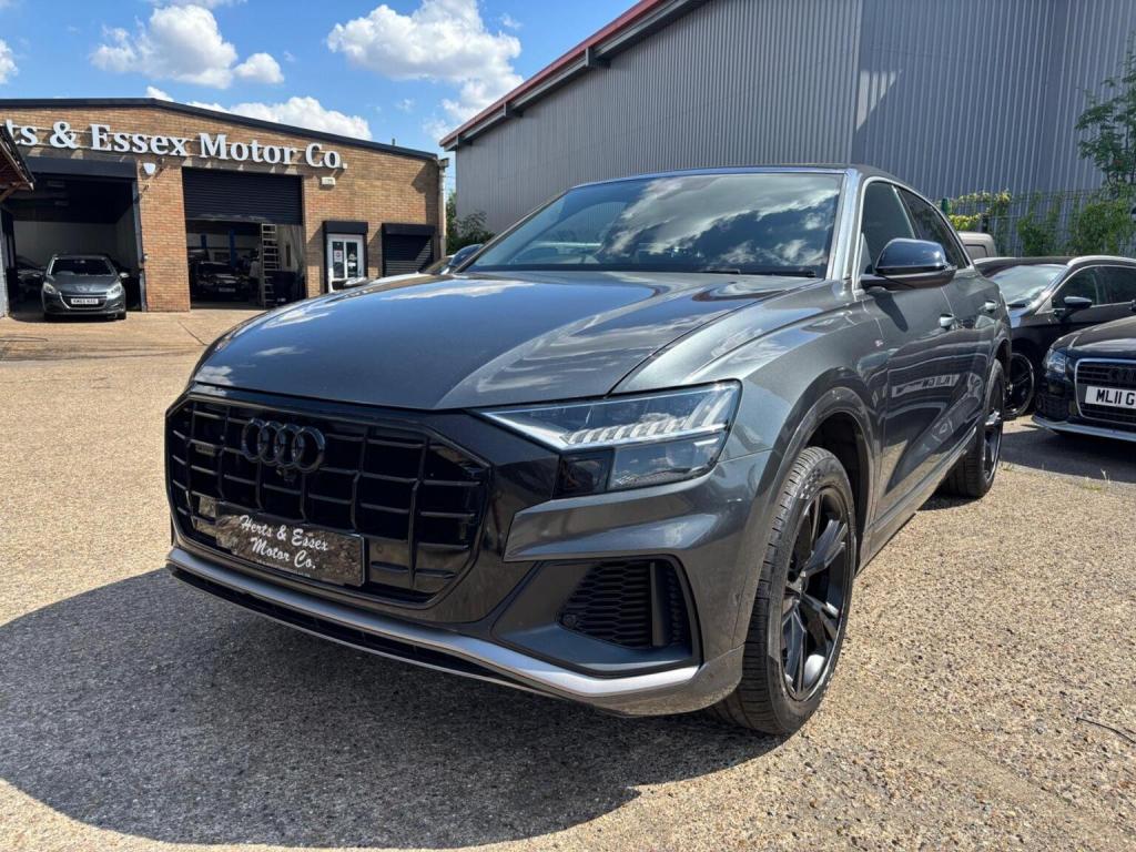 AUDI Q8