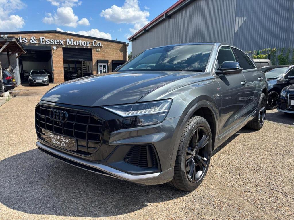 AUDI Q8