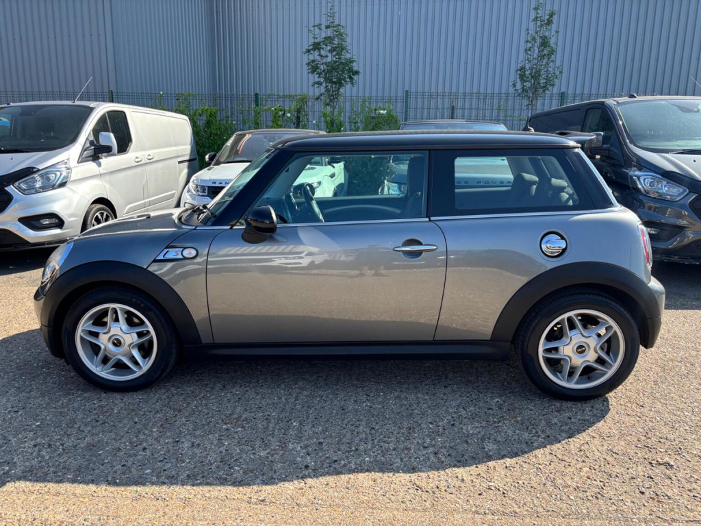 MINI HATCH