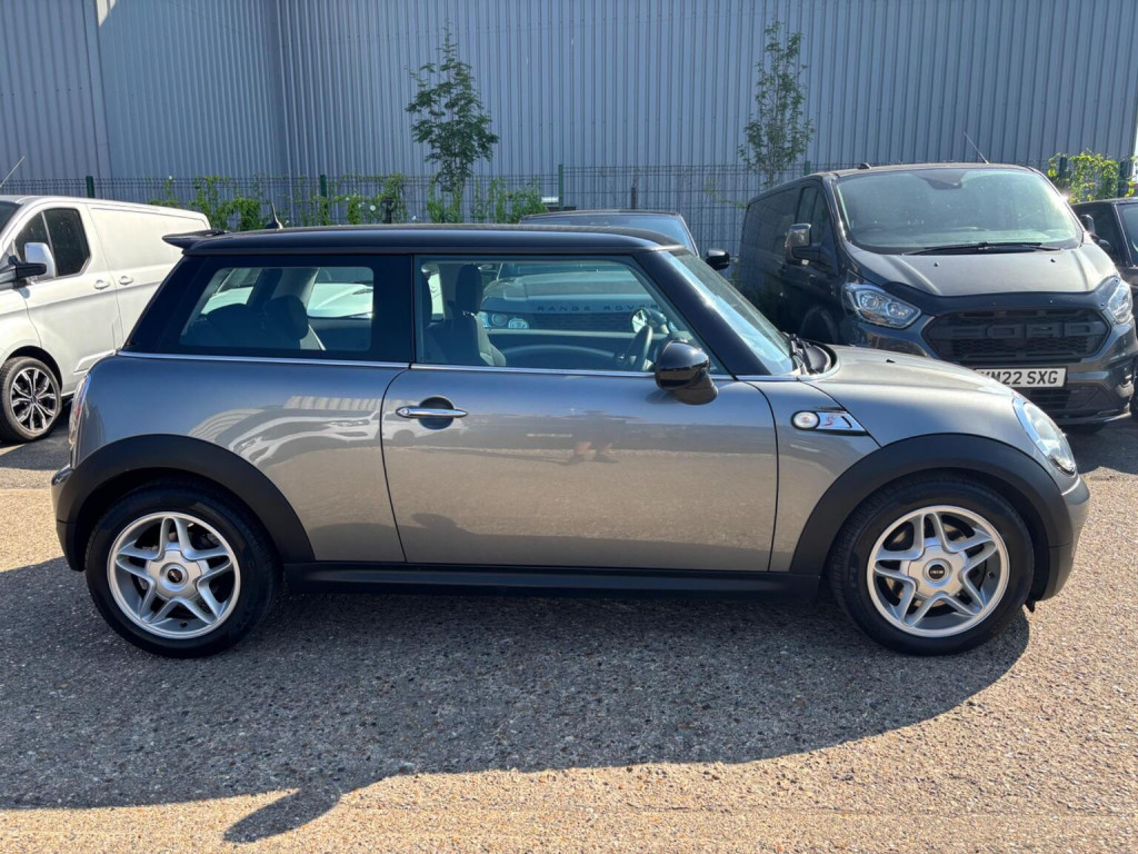 MINI HATCH