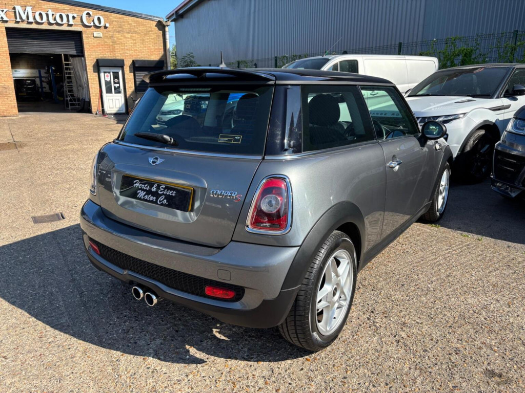 MINI HATCH