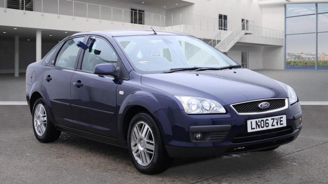 FORD FOCUS 1.6 Ghia 4dr