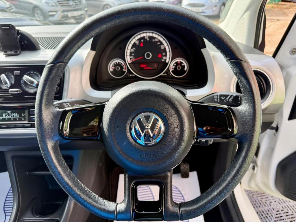 VOLKSWAGEN UP