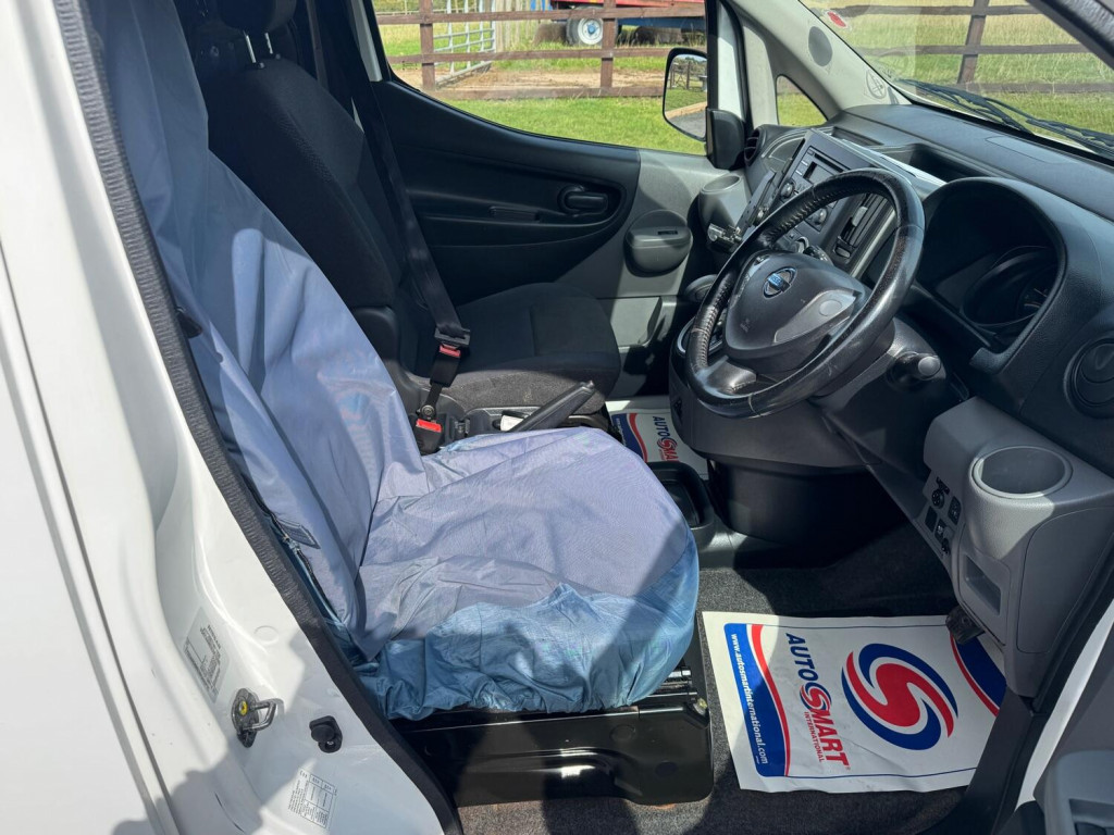 NISSAN E-NV200