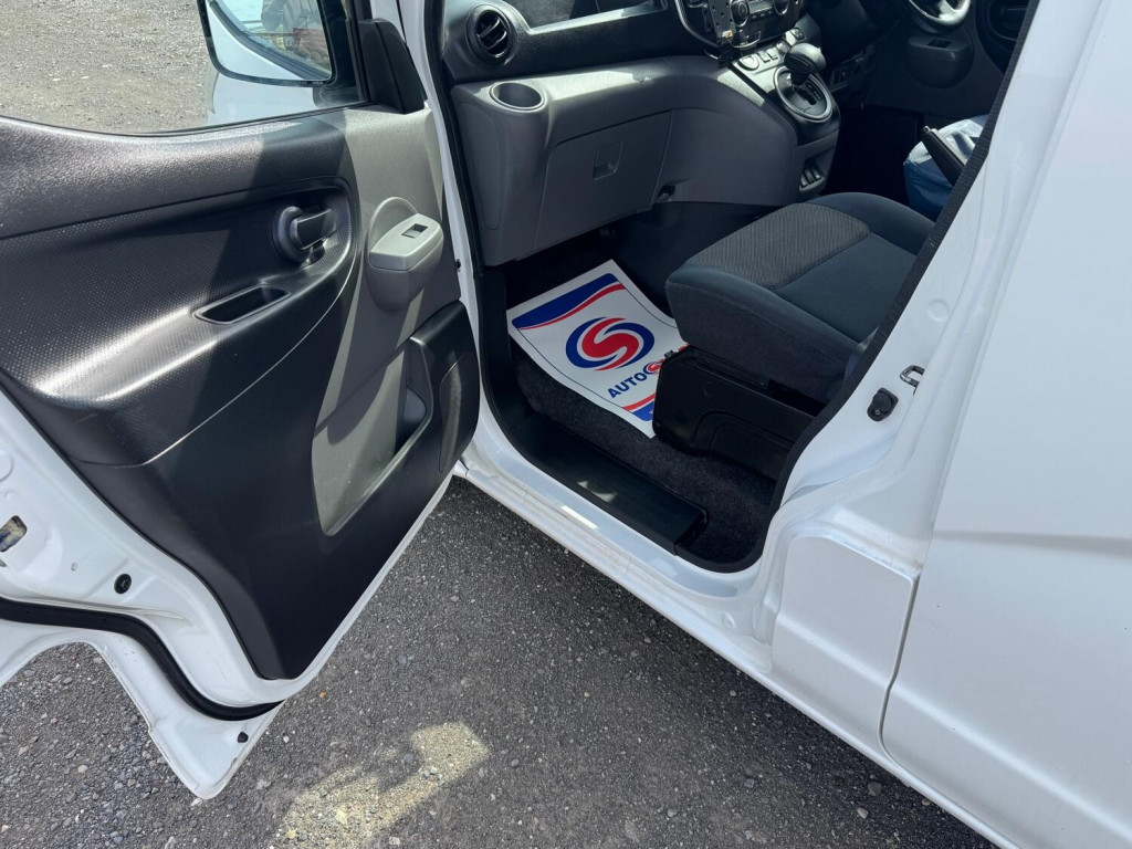 NISSAN E-NV200