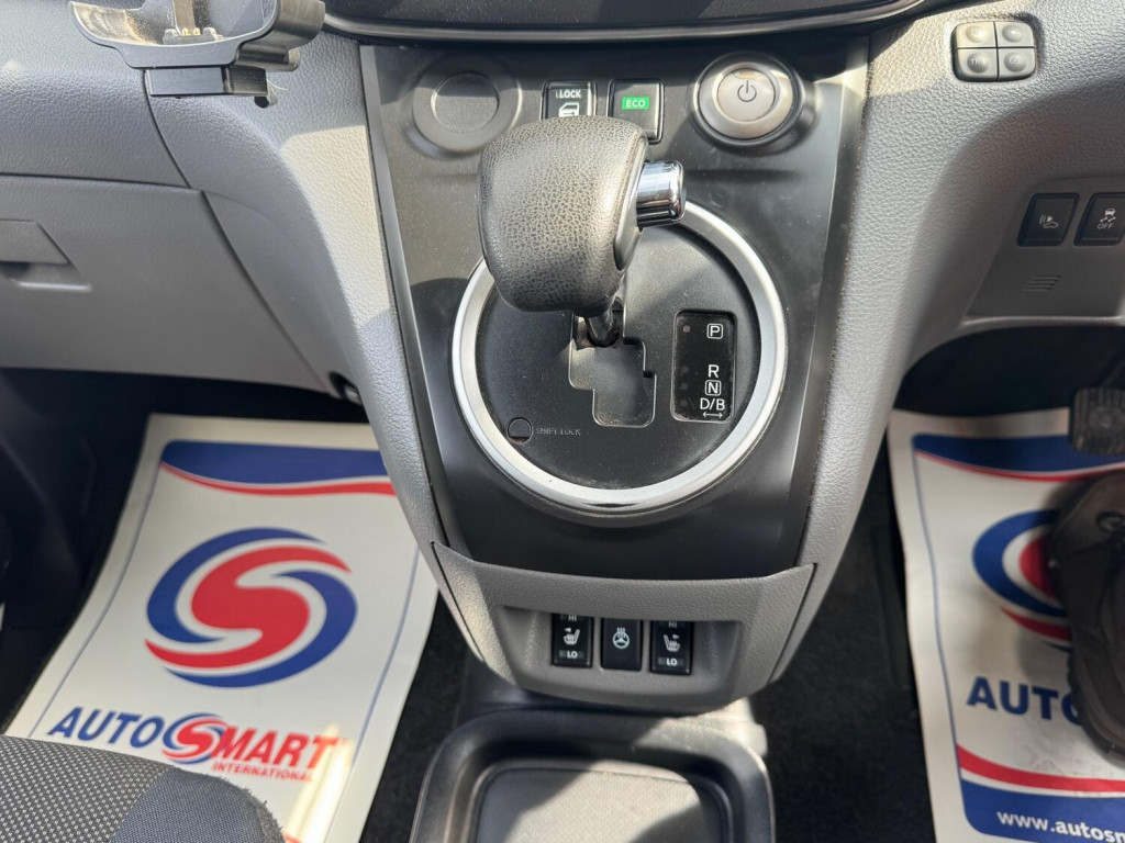 NISSAN E-NV200