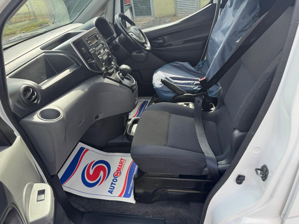 NISSAN E-NV200
