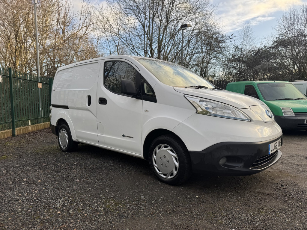 NISSAN E-NV200