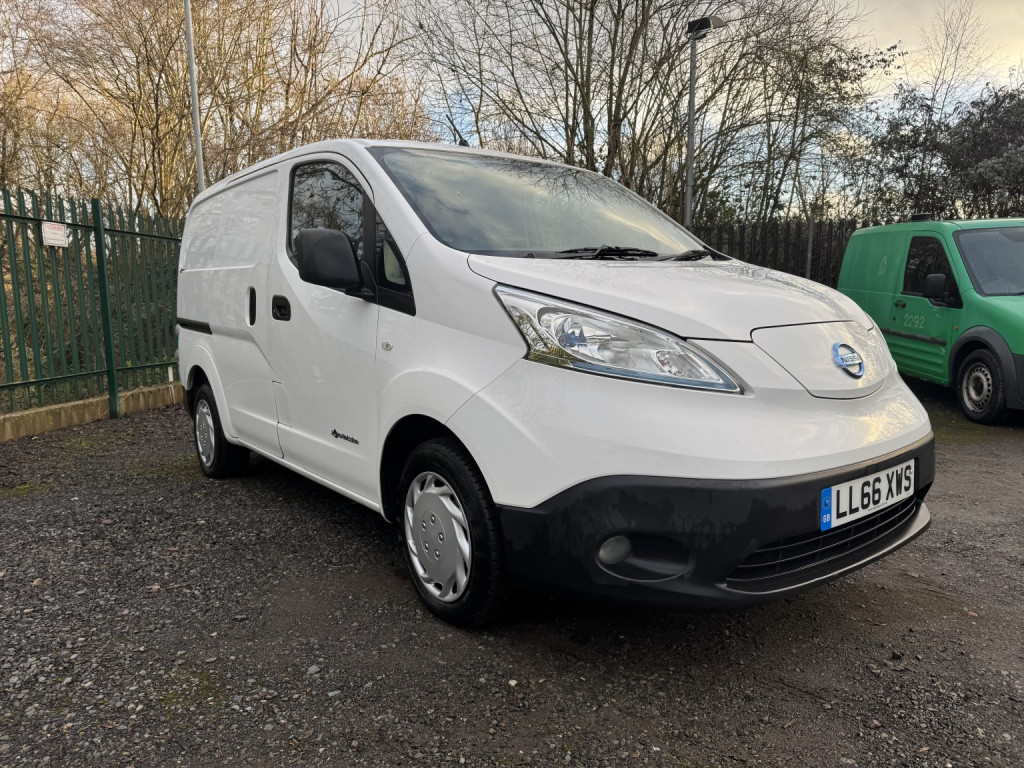 NISSAN E-NV200