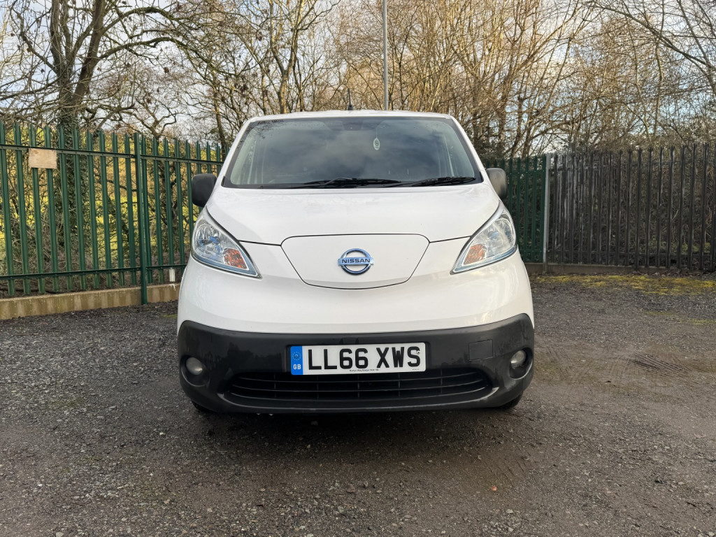 NISSAN E-NV200