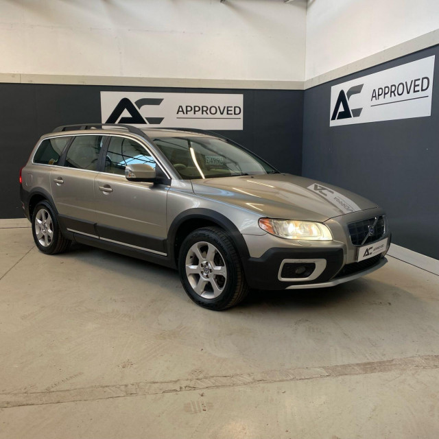 VOLVO XC70 2.4 D5 SE Lux