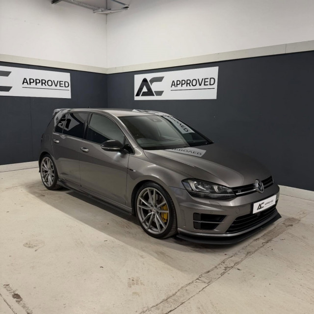 VOLKSWAGEN GOLF 2.0 TSI BlueMotion Tech R