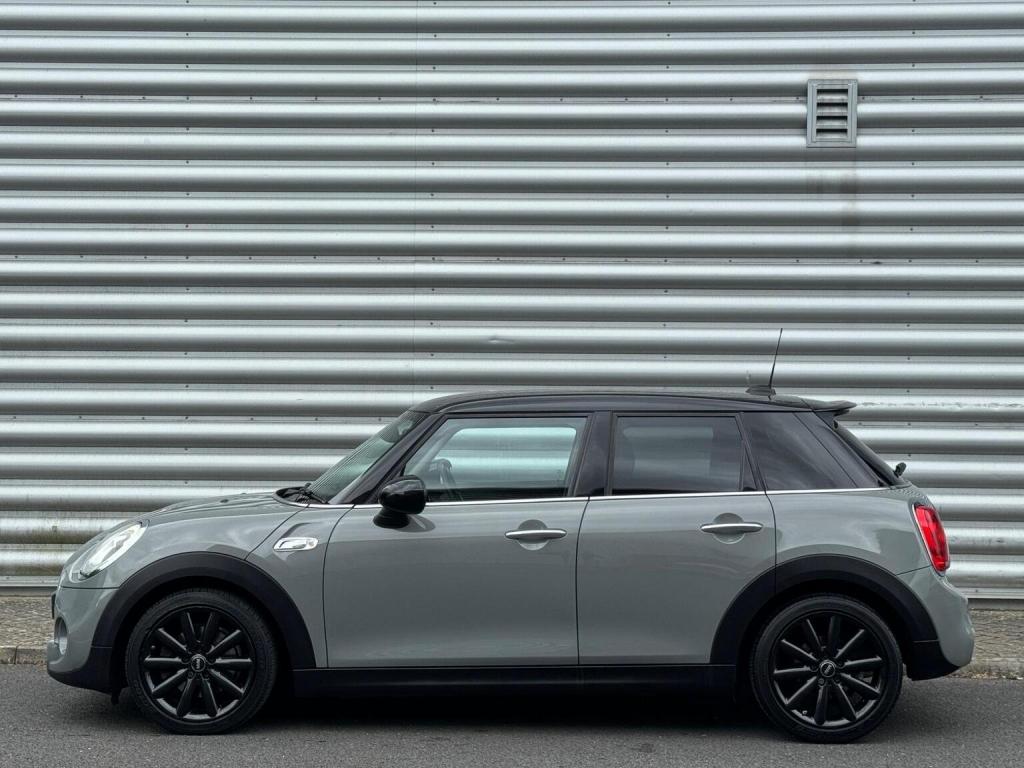 MINI HATCH