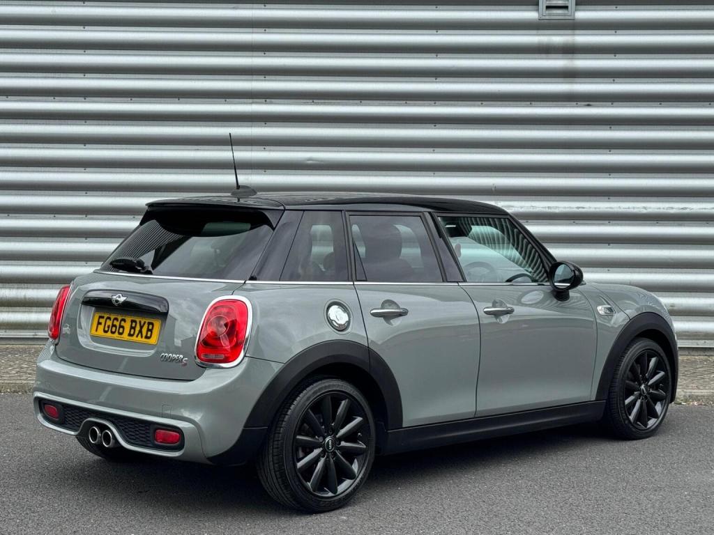 MINI HATCH