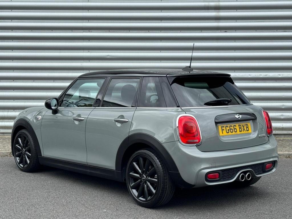 MINI HATCH