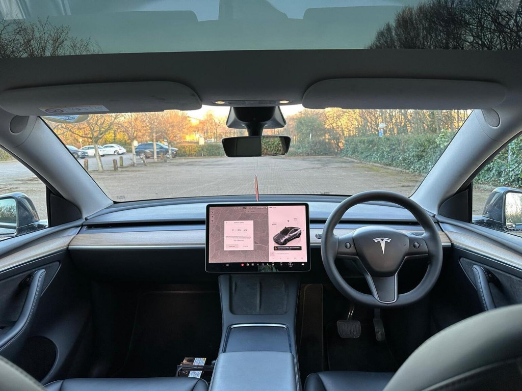TESLA MODEL Y