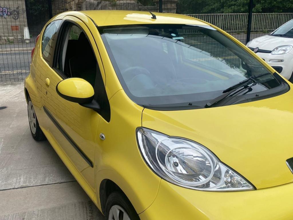 PEUGEOT 107