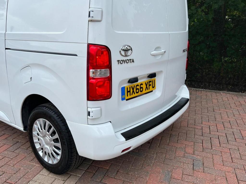 TOYOTA PROACE