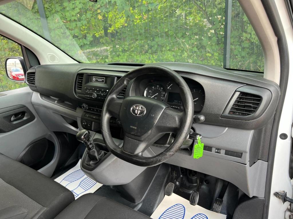 TOYOTA PROACE
