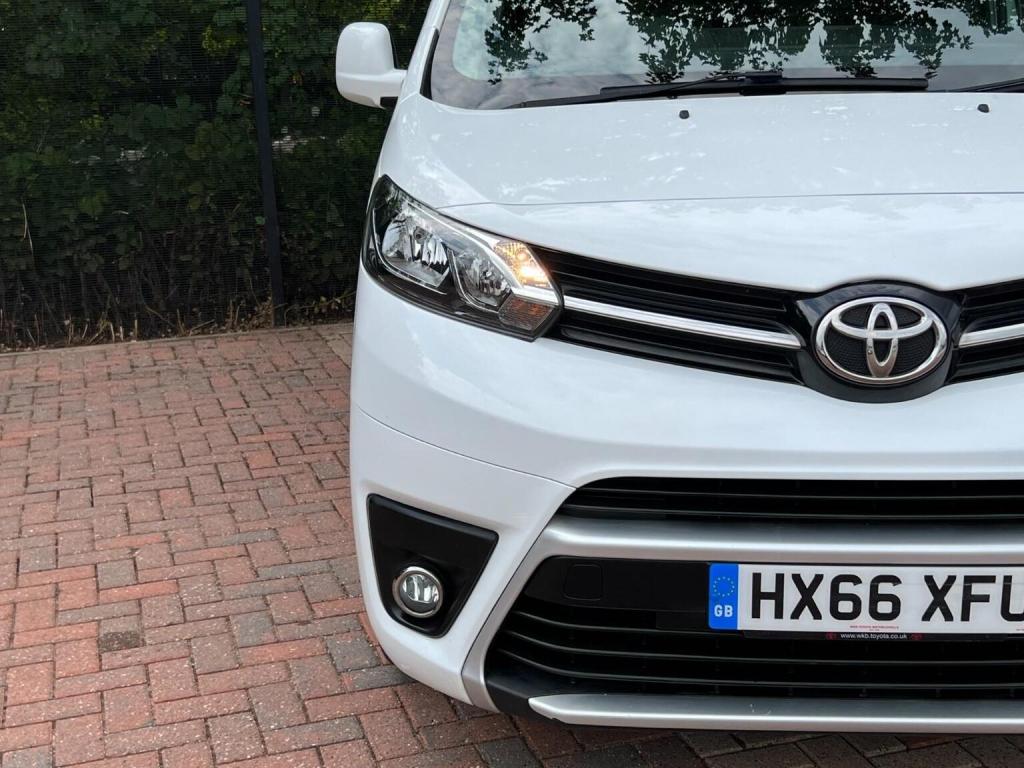 TOYOTA PROACE