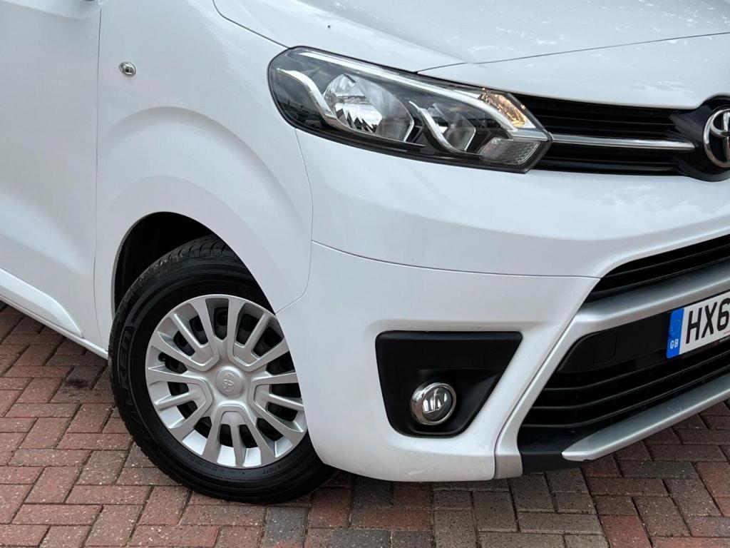 TOYOTA PROACE