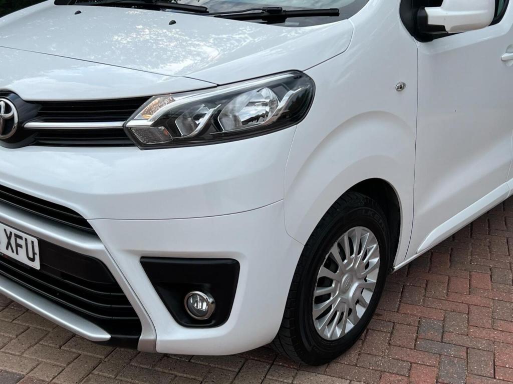 TOYOTA PROACE