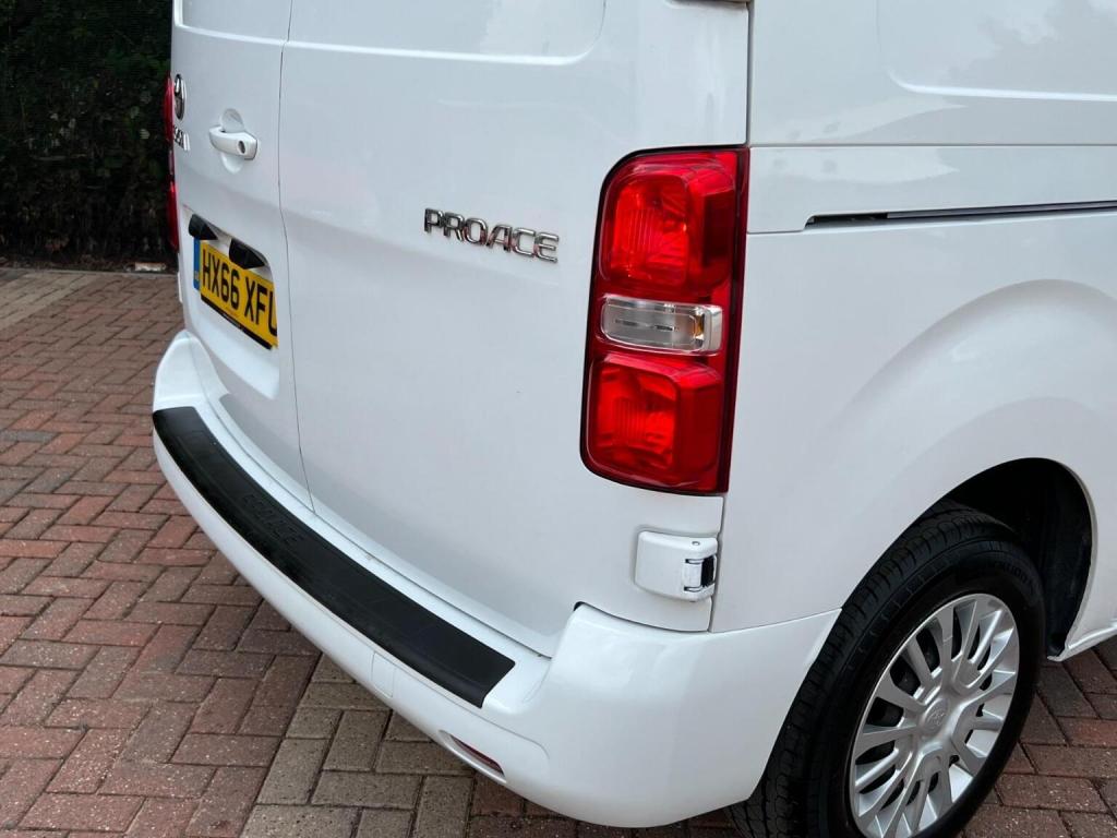 TOYOTA PROACE
