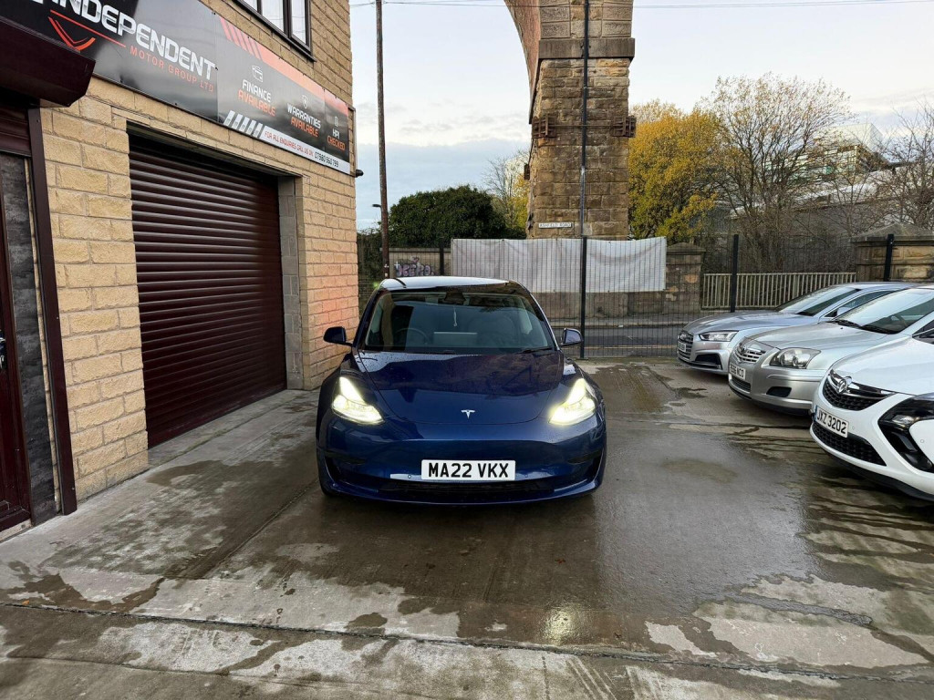 TESLA MODEL 3